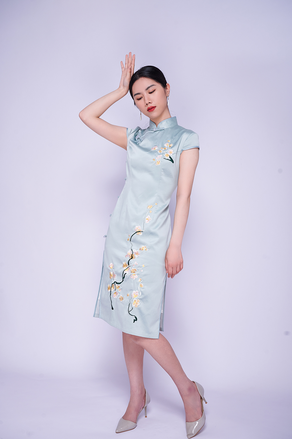 淡雅中式旗袍手势商业摄影图片美女肖像照片素材