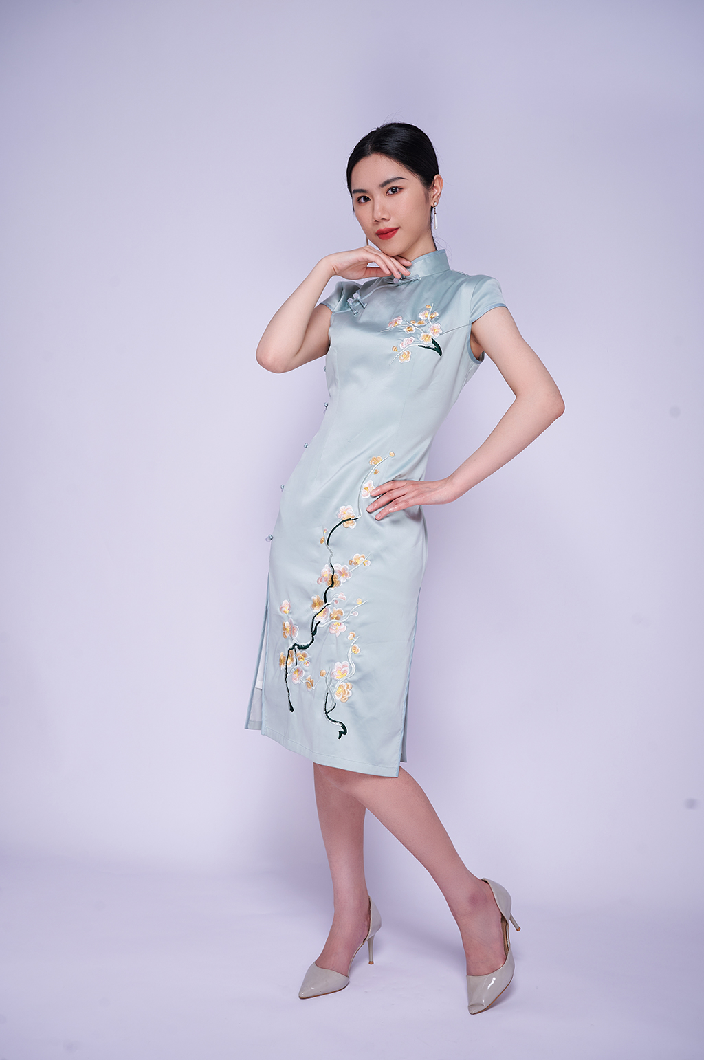 美丽优雅美女旗袍造型商业摄影图片国潮照片素材