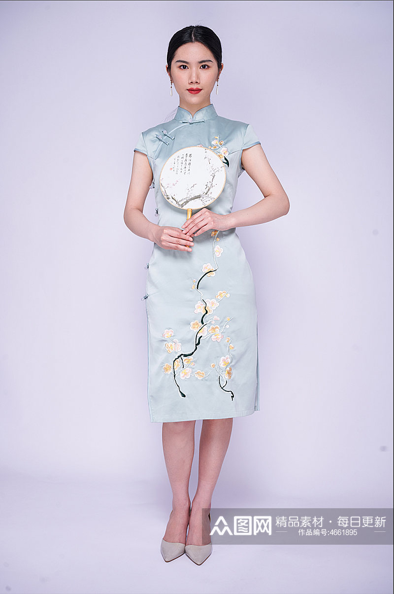 中式古典旗袍美女手拿团扇商业摄影图片照片素材