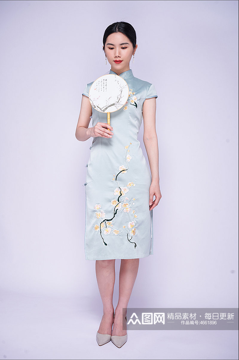 中式古典桃花旗袍女性团扇商业摄影图片照片素材
