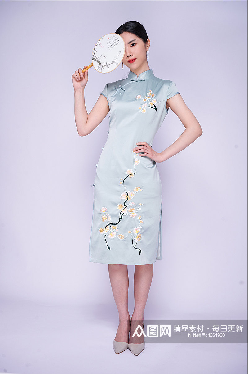 淡雅旗袍中式团扇美女站姿商业摄影图片照片素材