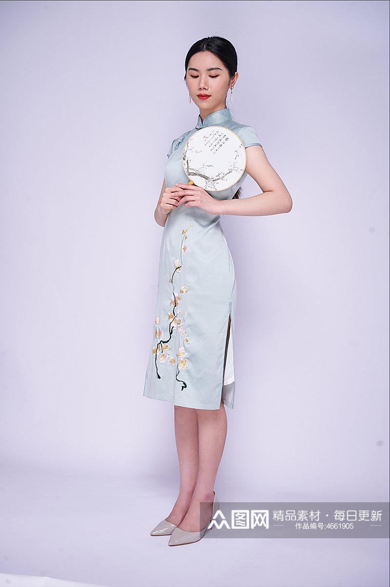 国潮气质旗袍美女优雅站姿商业摄影图片照片素材
