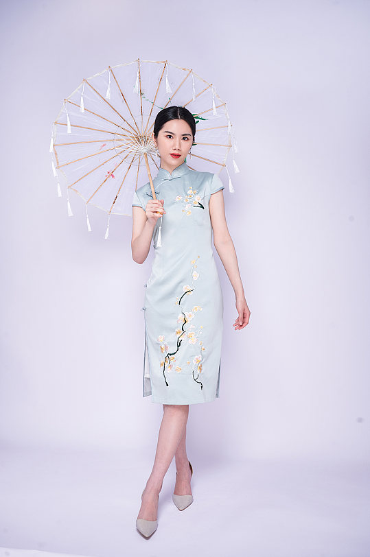 中式淡雅旗袍走姿商业摄影图片照片