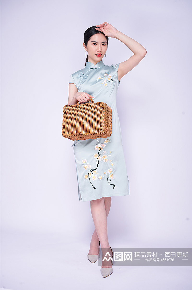 端庄站姿造型旗袍国潮女性商业摄影图片照片素材