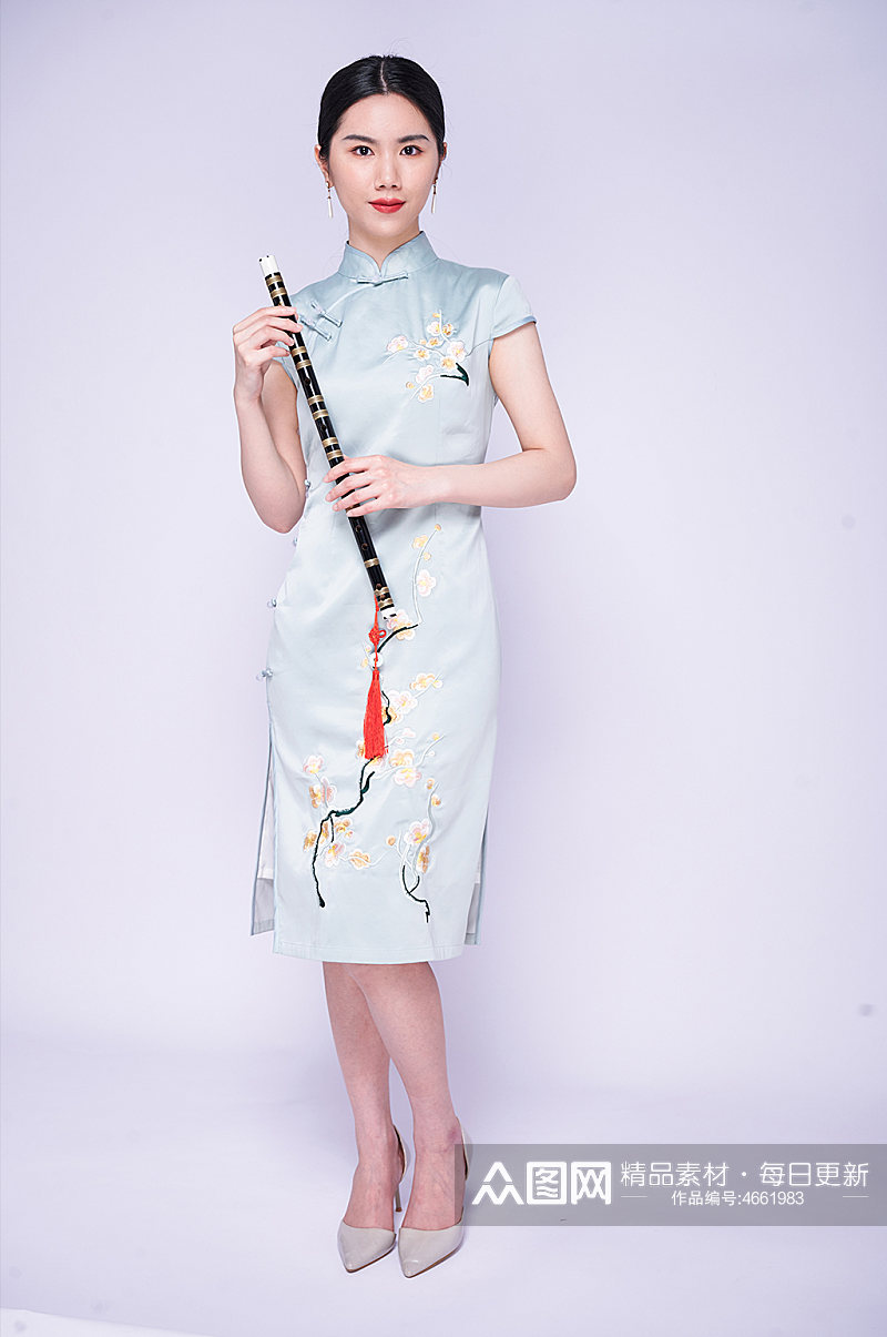 中式淡雅旗袍女性手拿笛子商业摄影图片照片素材