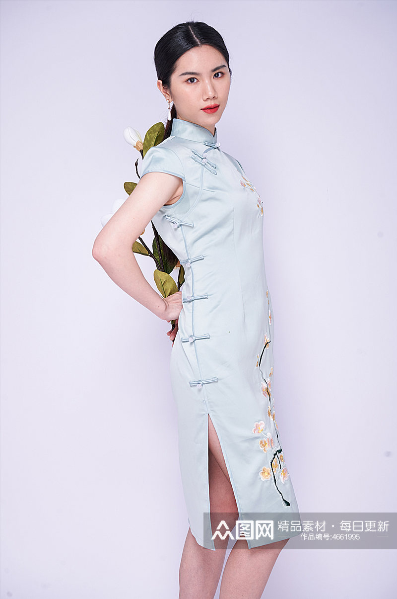 国潮创意旗袍美女拿鲜花商业摄影图片照片素材