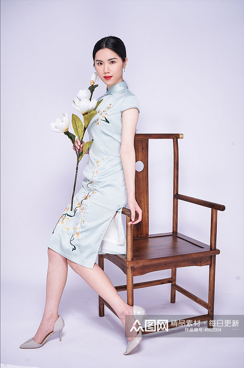 中式优雅旗袍女性鲜花商业摄影图片照片素材