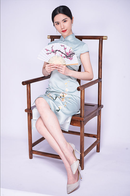 水墨樱花折扇旗袍美女商业摄影图片照片