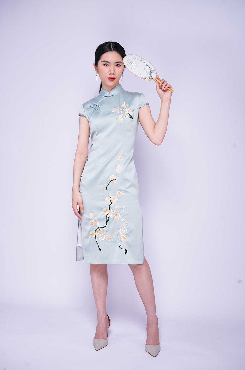 团扇古典旗袍女青年商业摄影图片照片素材