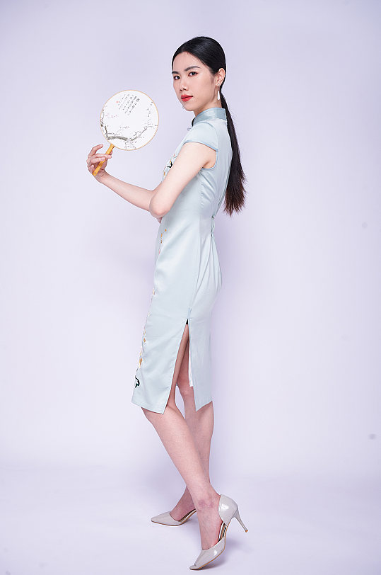 旗袍美女气质站姿商业摄影图片照片