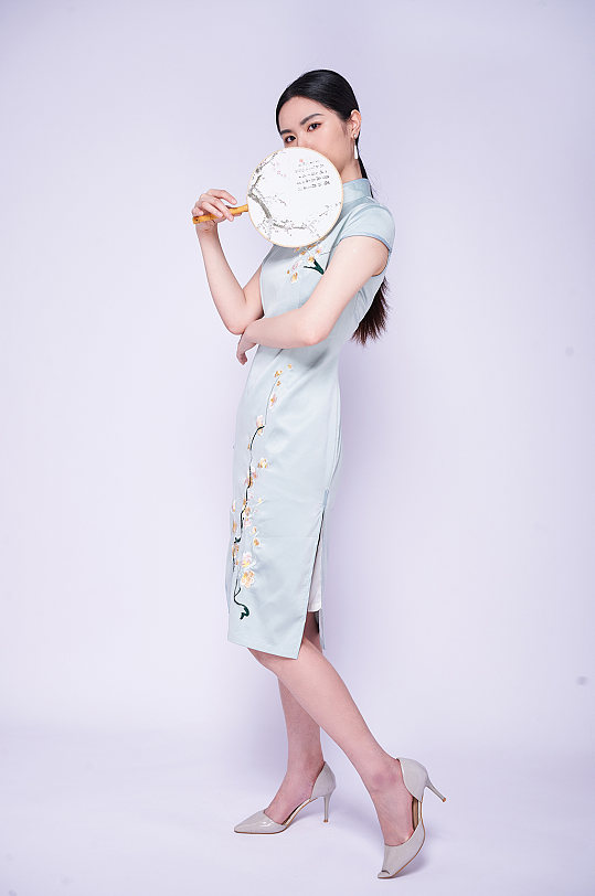 淡雅旗袍创意国潮团扇商业摄影图片照片