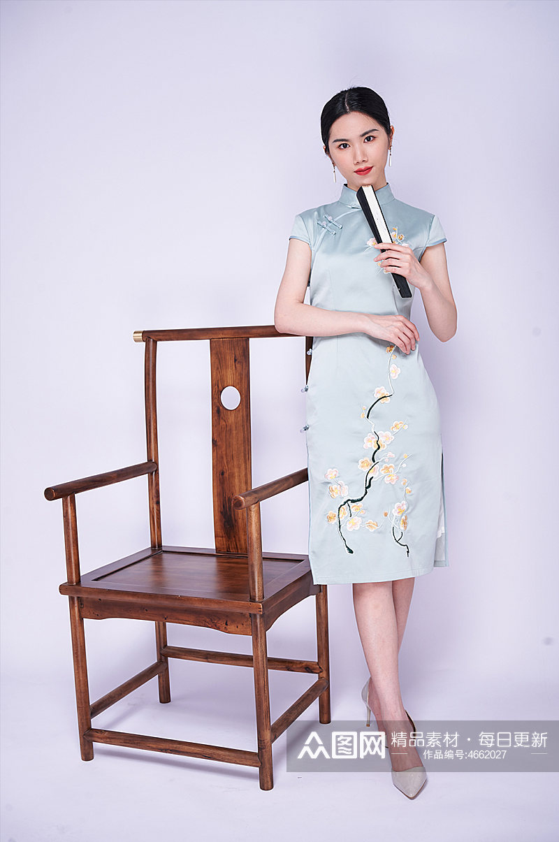 中式椅子素雅旗袍美女折扇商业摄影图片照片素材