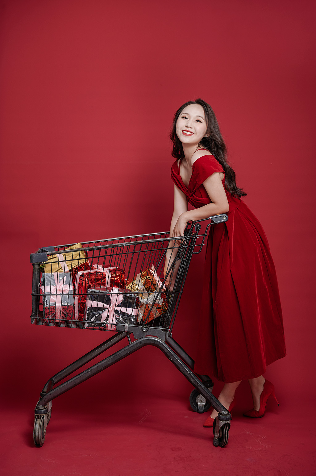年货大促销女神节新年美女购物摄影图素材
