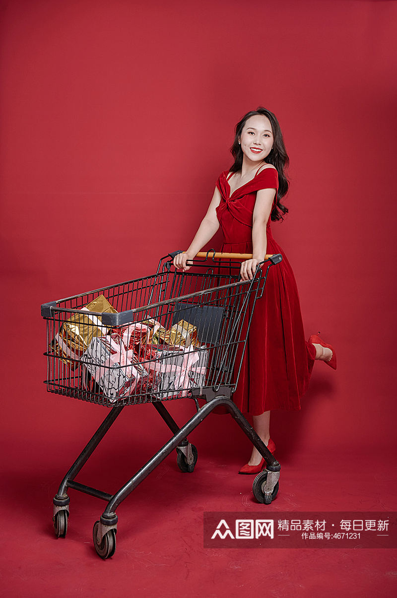 红色大气新年年货女生网络购物摄影图素材