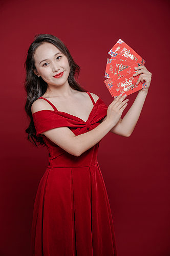 喜庆红裙女生新年红包购物人物摄影图