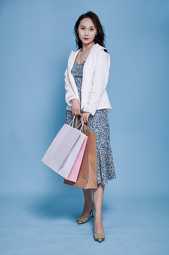 职业女性单人购物袋商场活动购物人物摄影图