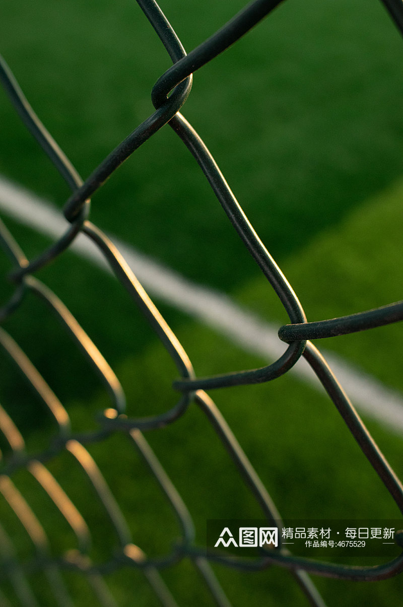绿色草地足球场围栏运动足球场摄影图照片素材