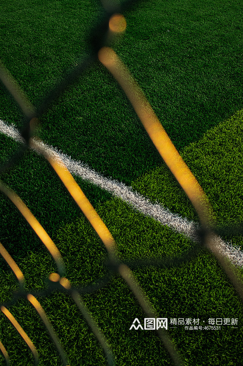绿色草地足球围栏运动足球场摄影图照片素材