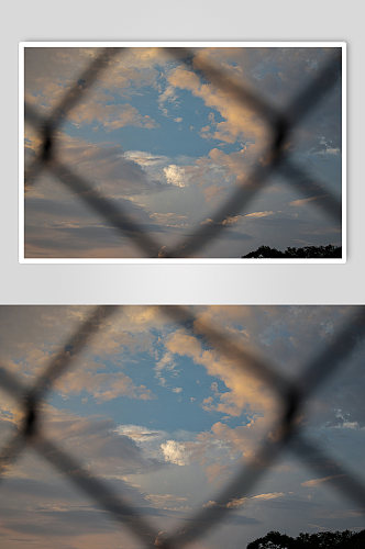 晚霞高清足球场围栏云朵背景图摄影图照片