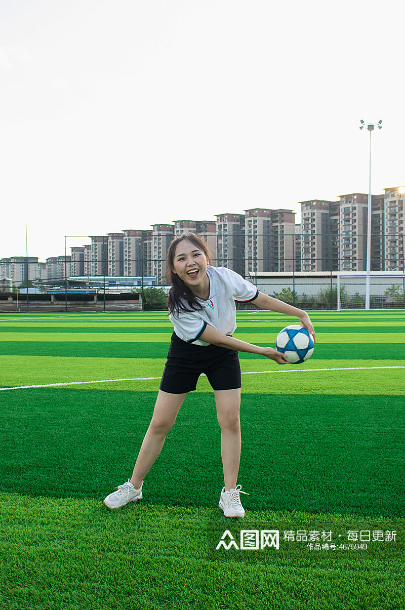 女生单人运球足球运动场人物摄影图照片素材