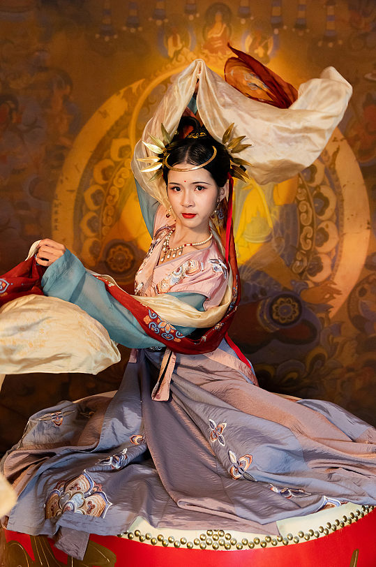 敦煌国风飞天舞仙女大鼓人物摄影精修图片