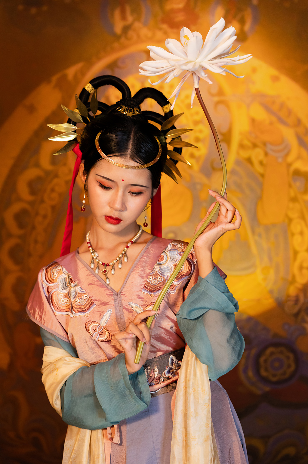 敦煌飞天仙女鲜花人物摄影精修图片素材