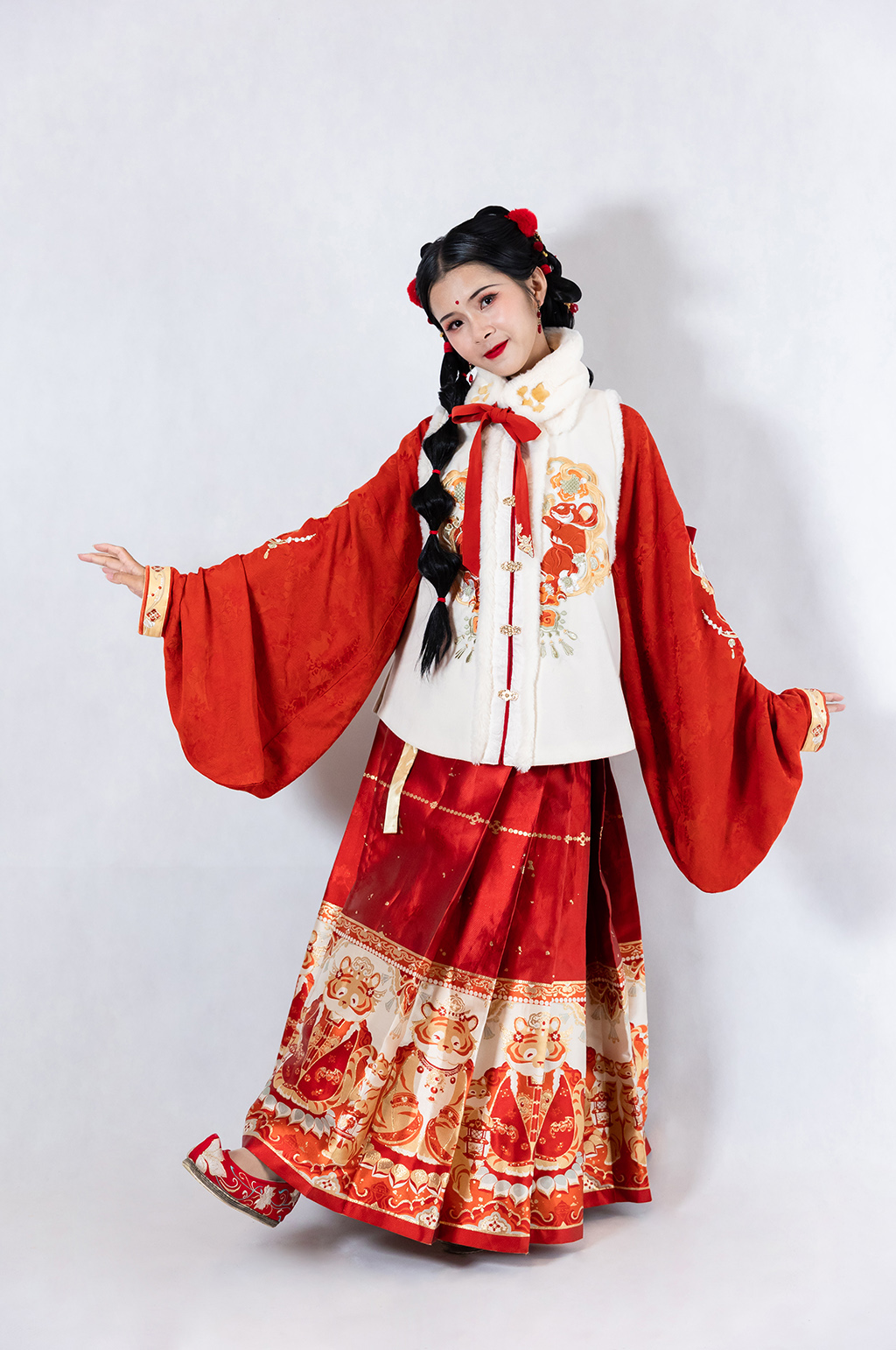 红色新年汉服女生开心走姿人物摄影精修图片素材