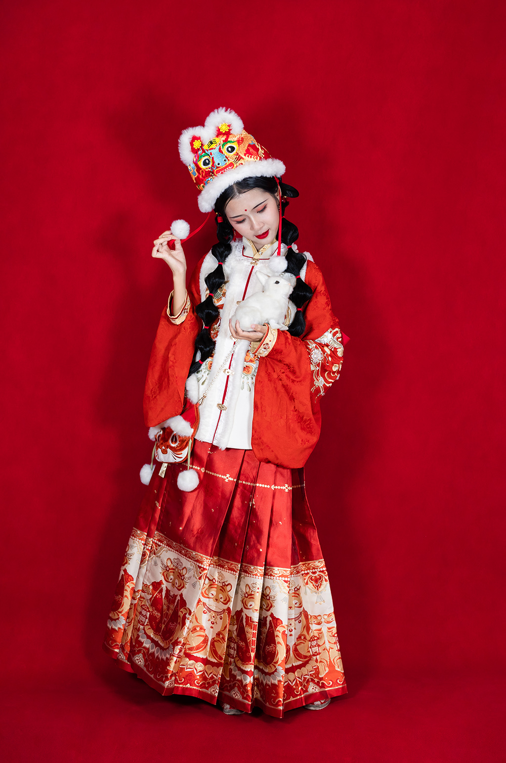 新年汉服兔年女性中秋赏月玉兔人物摄影精修图素材