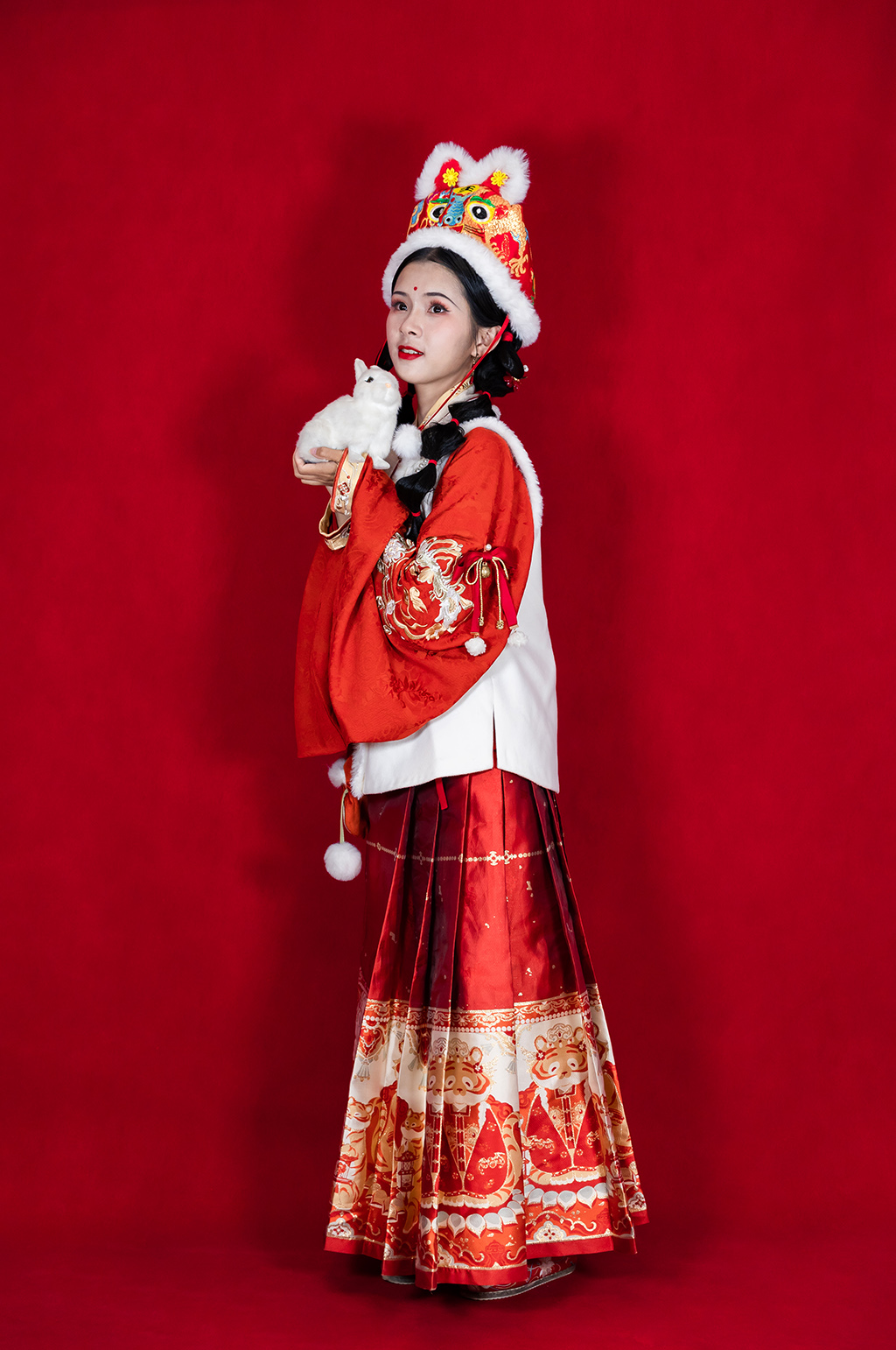新年汉服女性中秋赏月玉兔人物摄影精修图素材