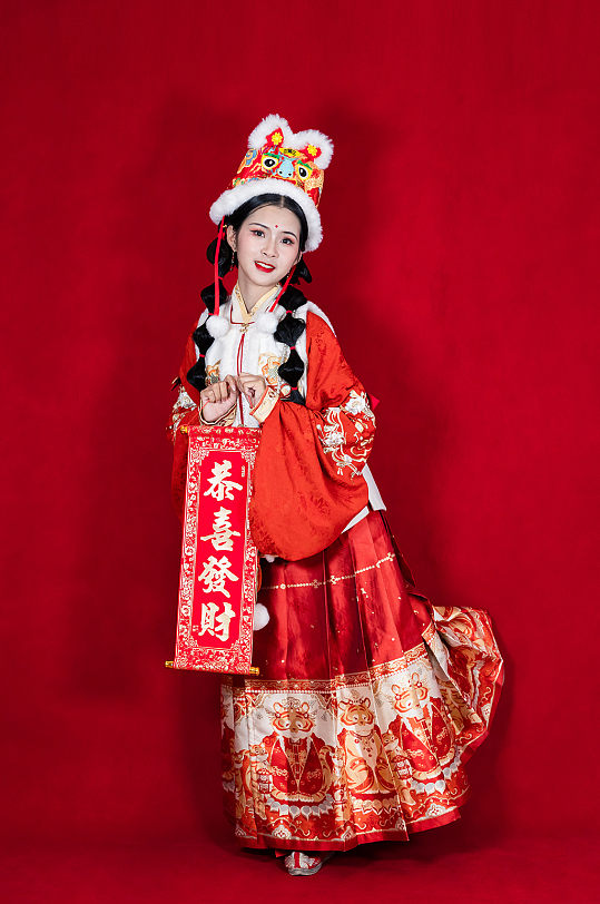 红色新年汉服女生恭喜发财人物摄影精修图片