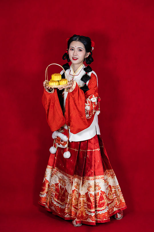 红色新年汉服女性中秋月饼人物摄影精修图片