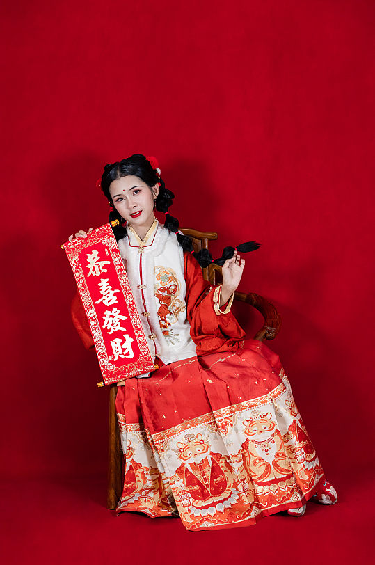 红色新年汉服女生恭喜发财人物摄影精修图片