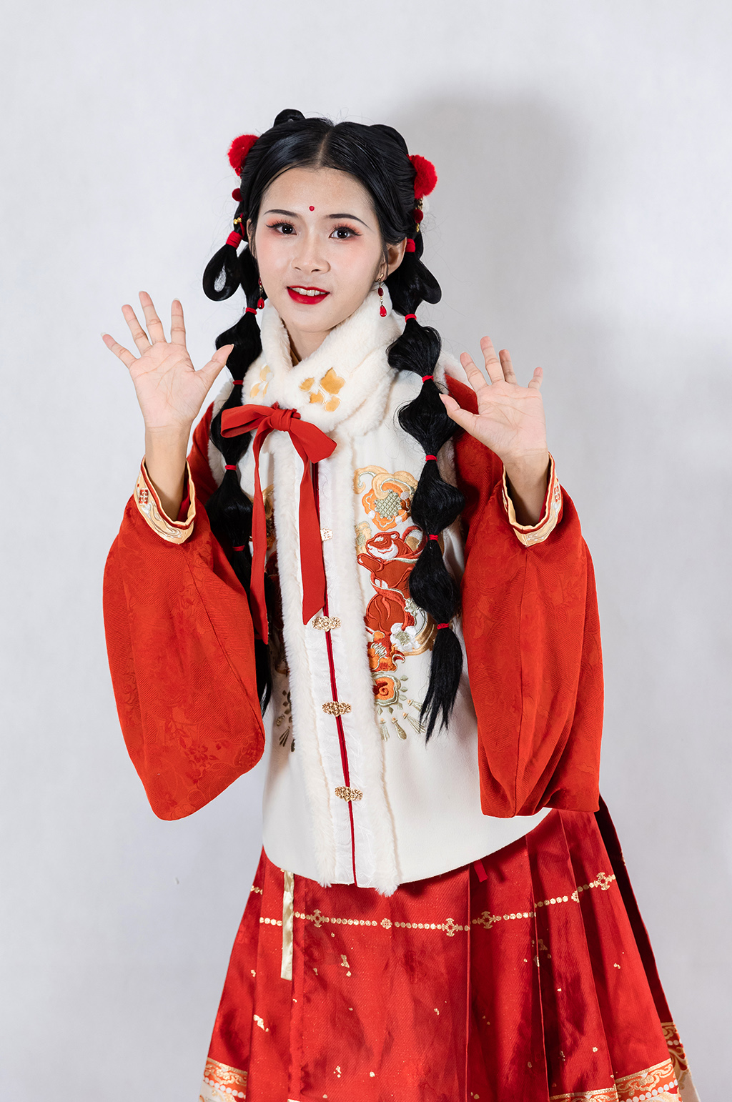 新年可爱汉服女生手势人物PNG摄影图片素材
