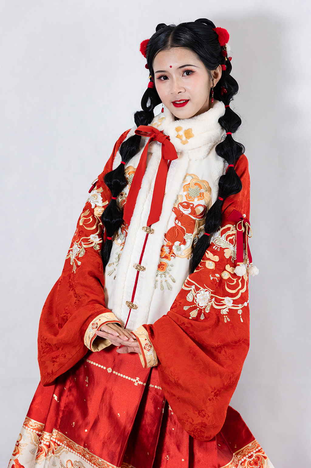 红色新年汉服女生手势人物PNG摄影图片素材