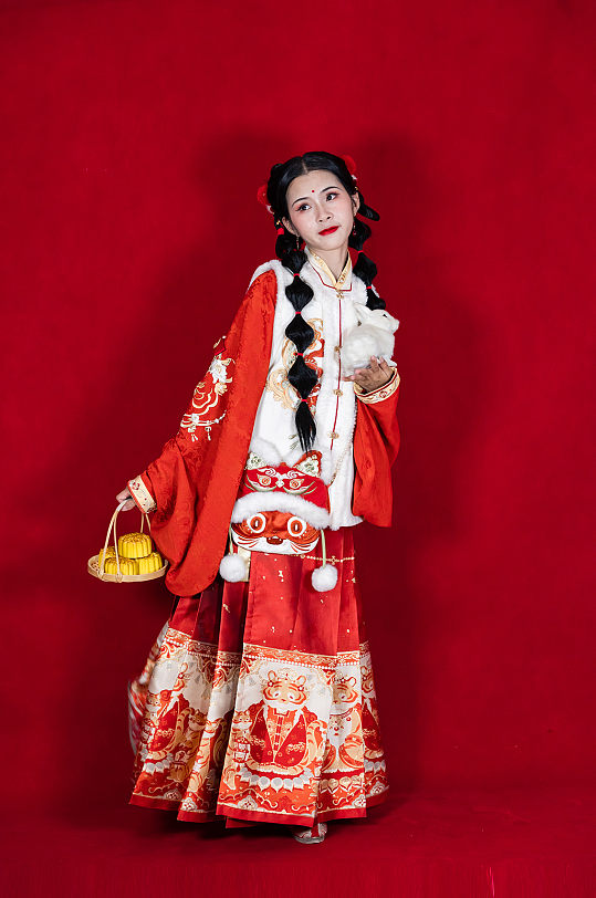 国潮新年中秋节月饼汉服人物PNG摄影图