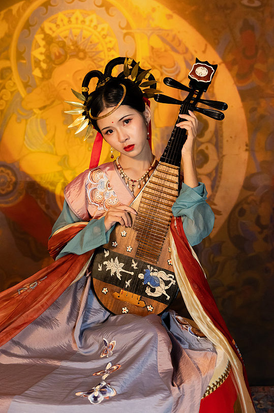 高清敦煌飞天反弹琵琶汉服女生人物摄影图片