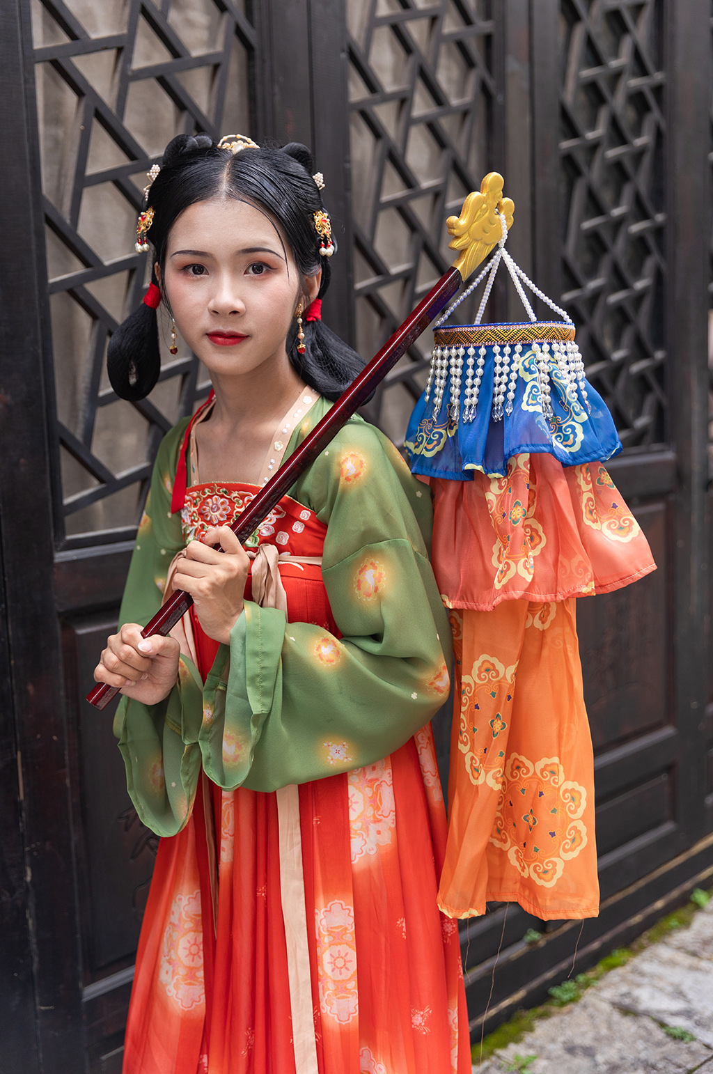 堂宫夜宴唐制汉服女性绛纱灯人物摄影图素材