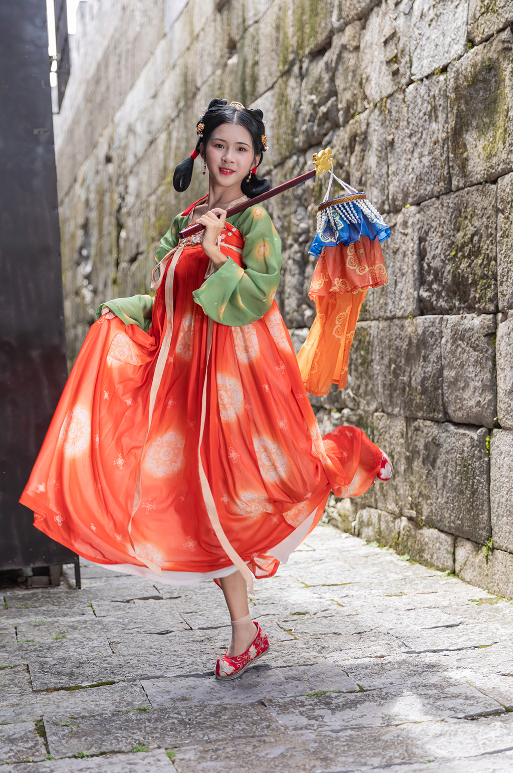 唐宫夜宴唐制汉服女性绛纱灯人物摄影图素材