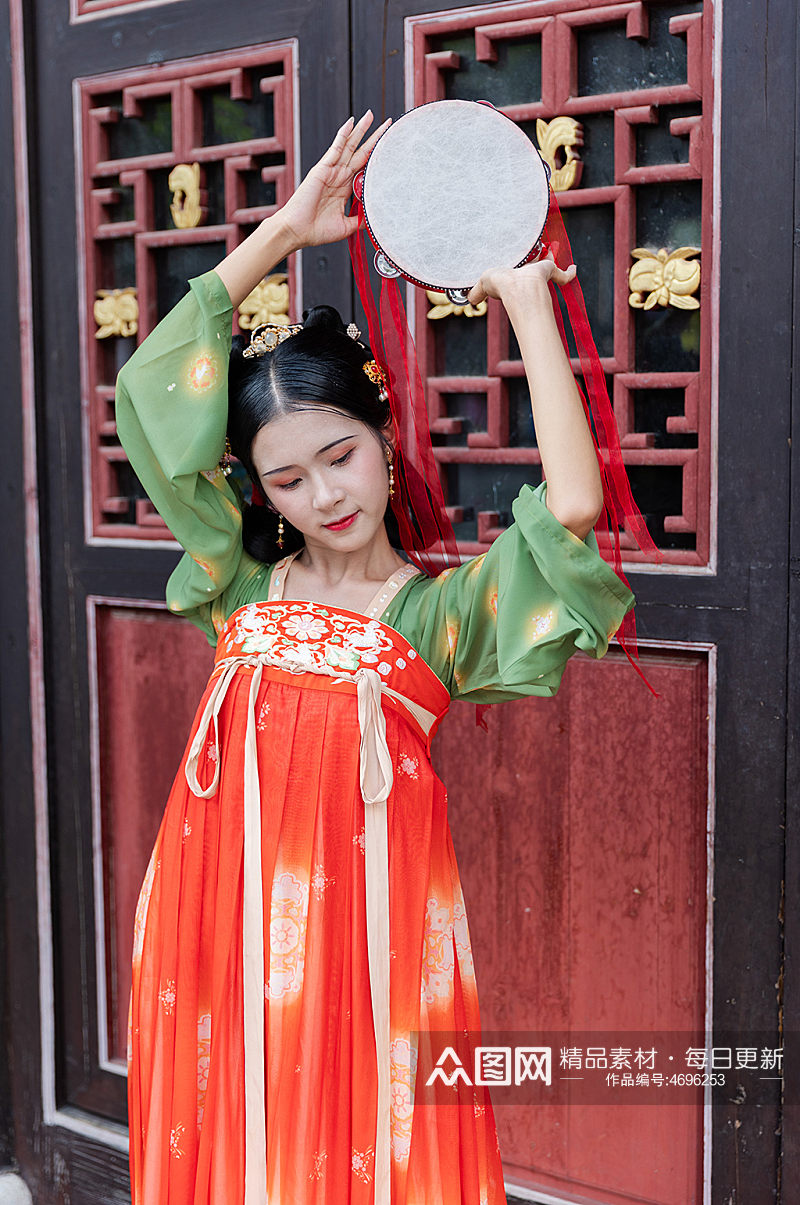 国风唐制古装汉服女性手鼓舞人物摄影图素材