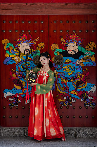中式唐制古装汉服女性面具门神人物摄影图