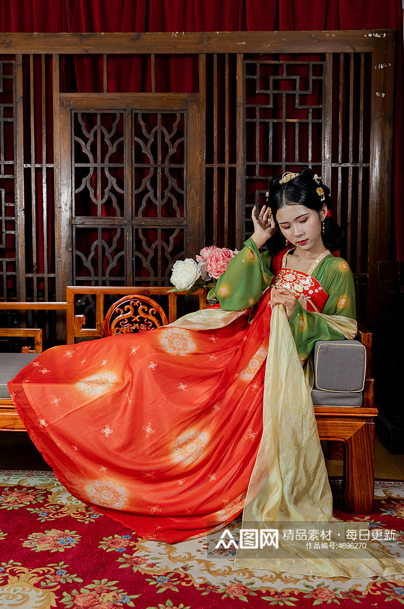 中式唐制古装汉服女性牡丹花人物摄影图素材