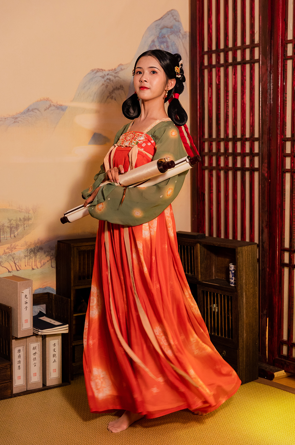 书香古装唐制汉服女性卷轴人物摄影图素材