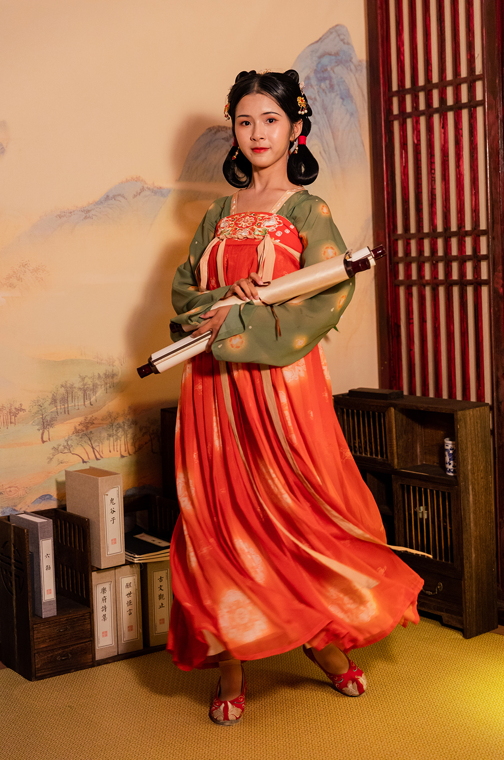 书香古装唐制汉服女性卷轴人物摄影图素材