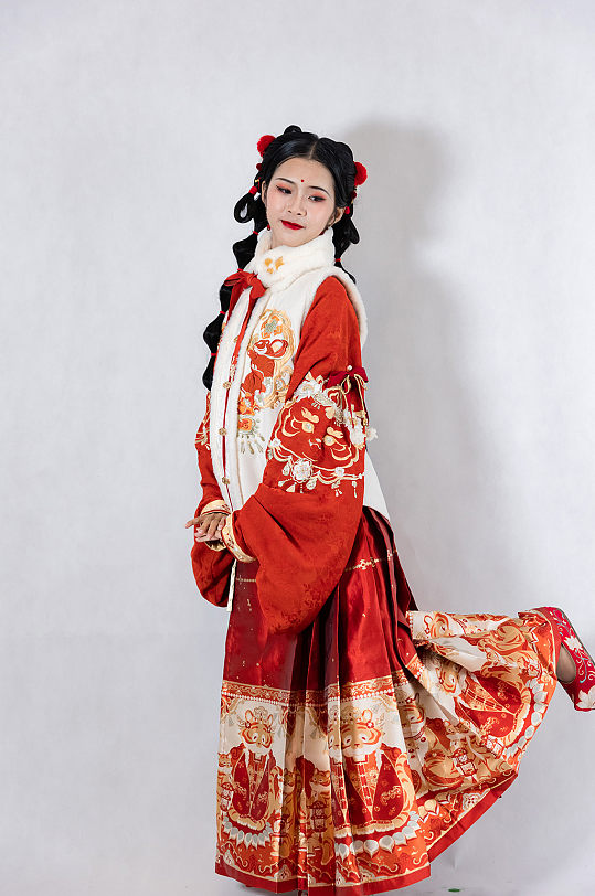 俏皮新年汉服女生站姿形象人物摄影图片