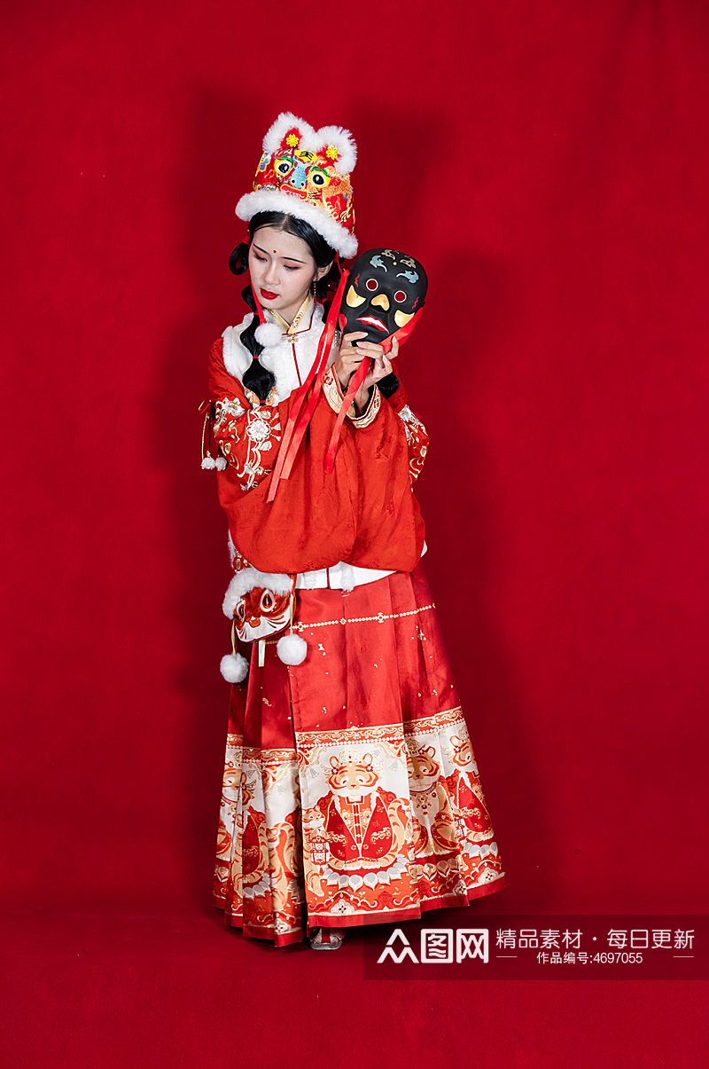 红色新年刺绣明制汉服女生面具人物摄影图片素材