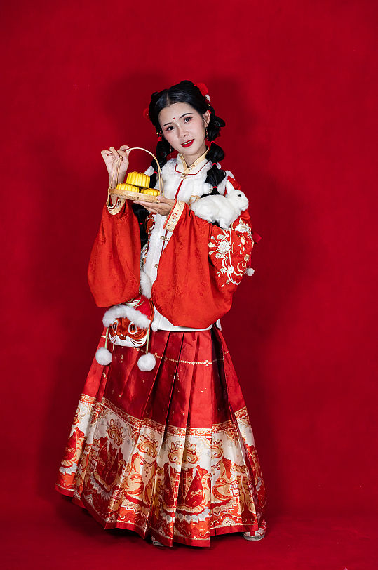 红色新年汉服女生人物摄影图片