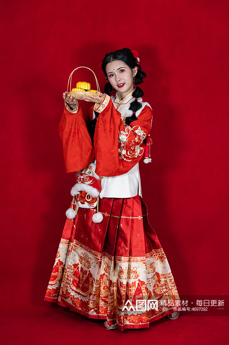红色中秋节汉服女生兔子月饼人物摄影图片素材