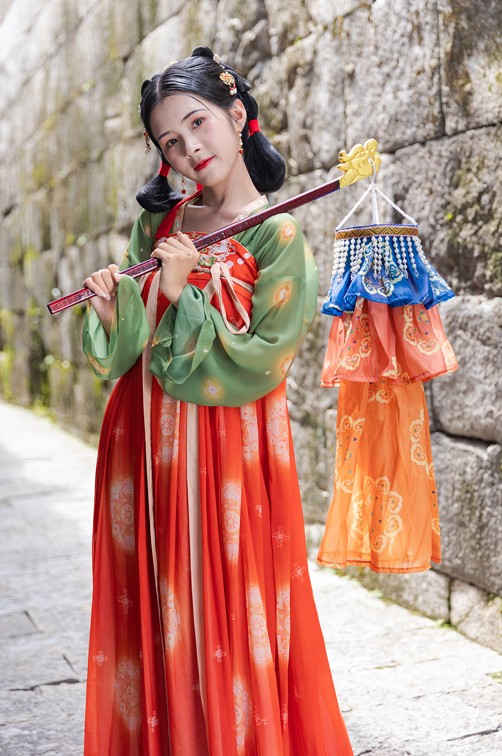 中秋节汉服女性绛纱灯人物摄影图素材