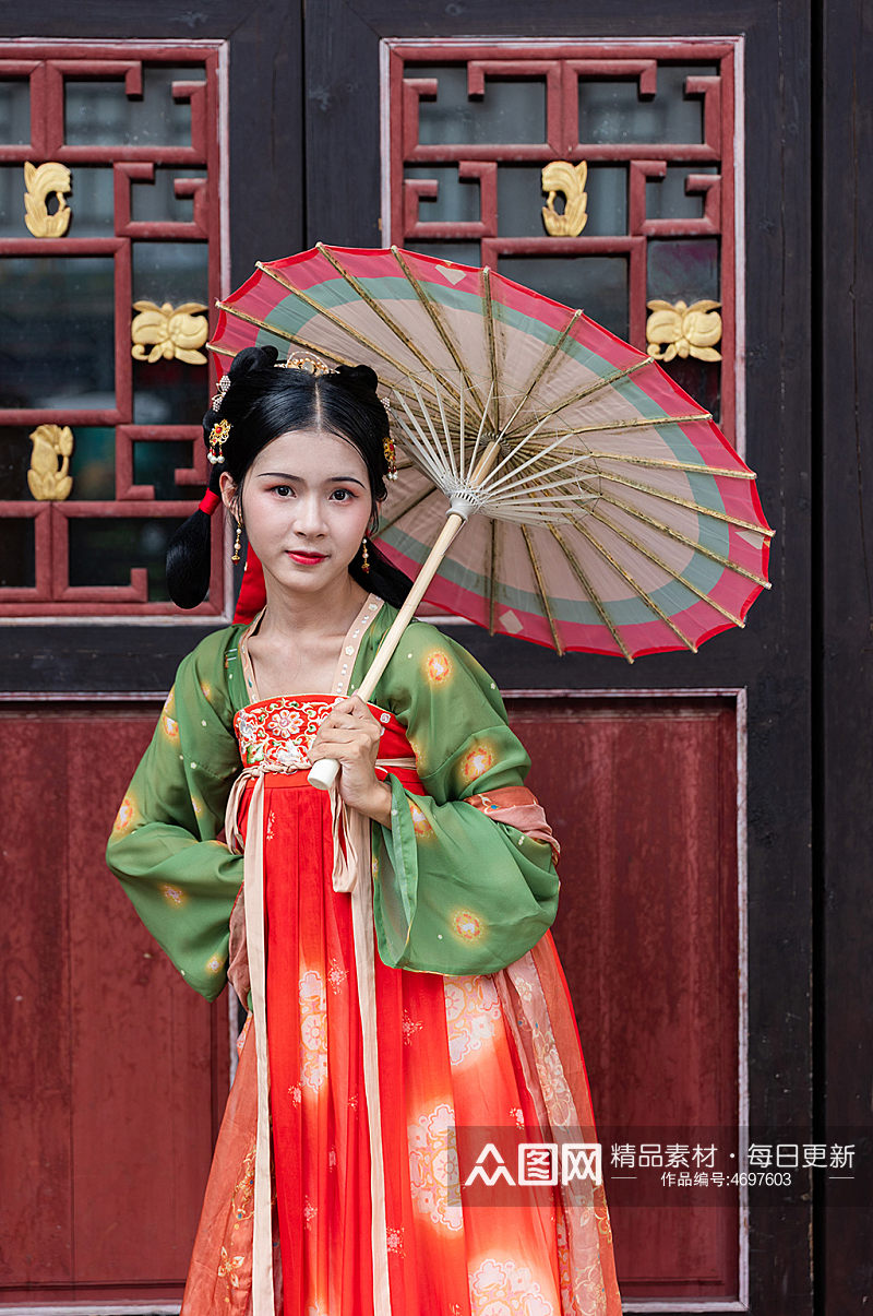 唐制古装汉服女性手拿雨伞人物摄影图素材