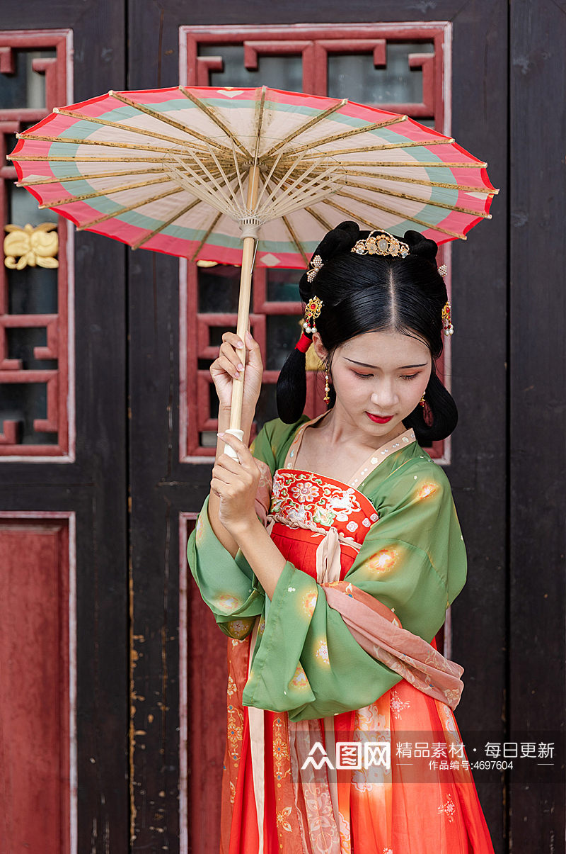 唐制古装汉服女性撑雨伞人物摄影图素材